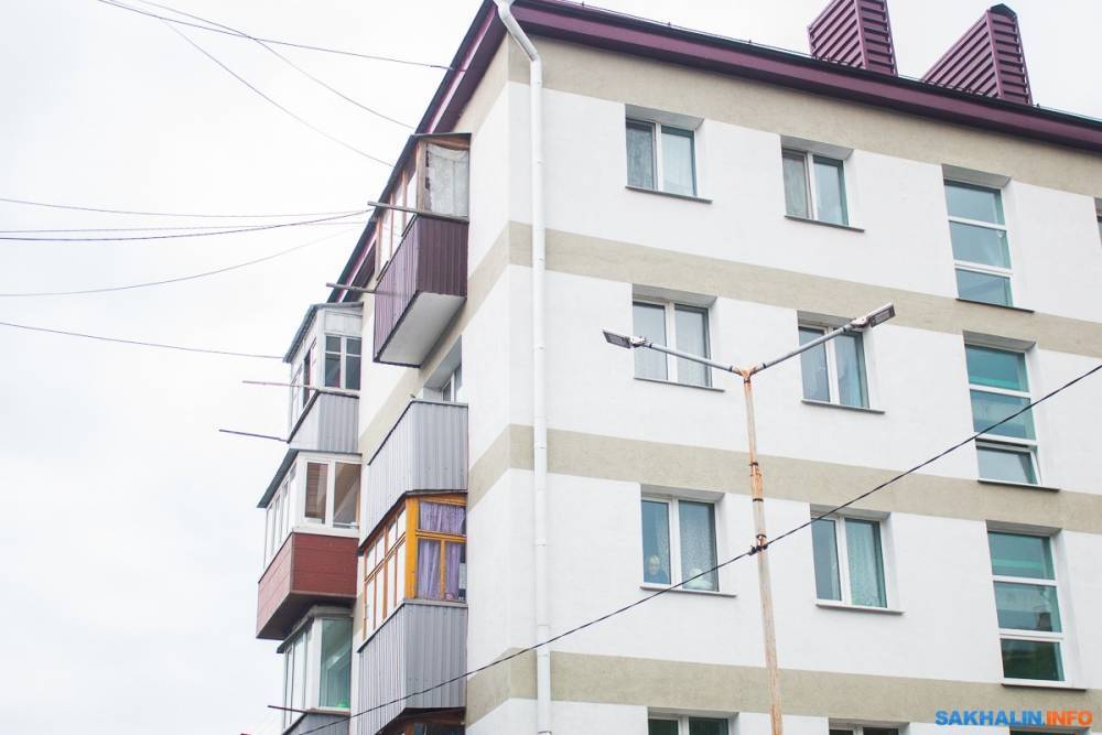 Холмчане покричали про некачественный ремонт домов