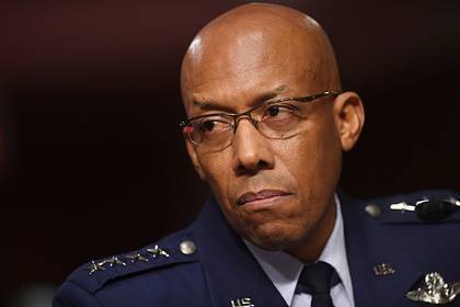 В США чернокожий генерал впервые возглавил ВВС страны