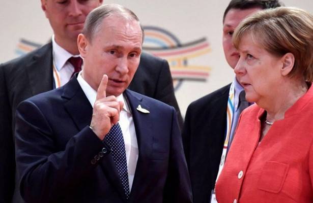 Кремль: Путин провел телефонные переговоры с Меркель