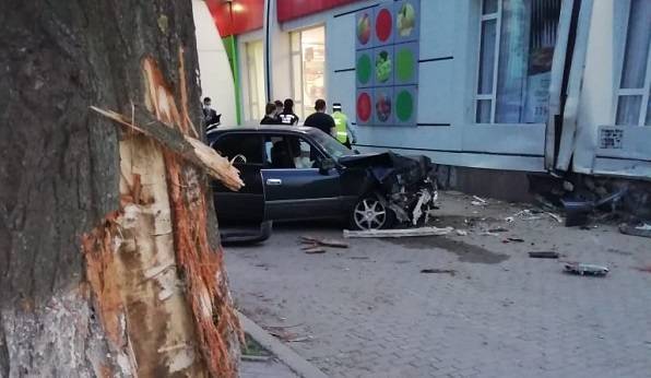 СКР возбудил дело после того, как в Воронеже полицейский сбил трех человек