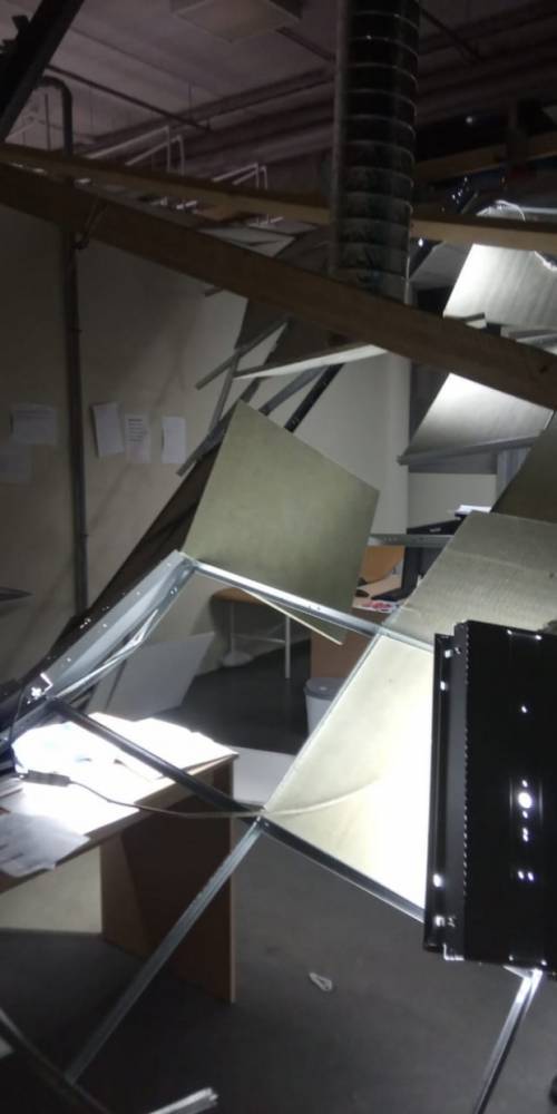В госпитале «Ленэкспо» ночью обрушился потолок