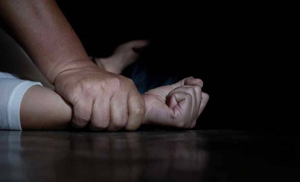 В центре Уфы мужчина год насиловал 15-летнюю дочь