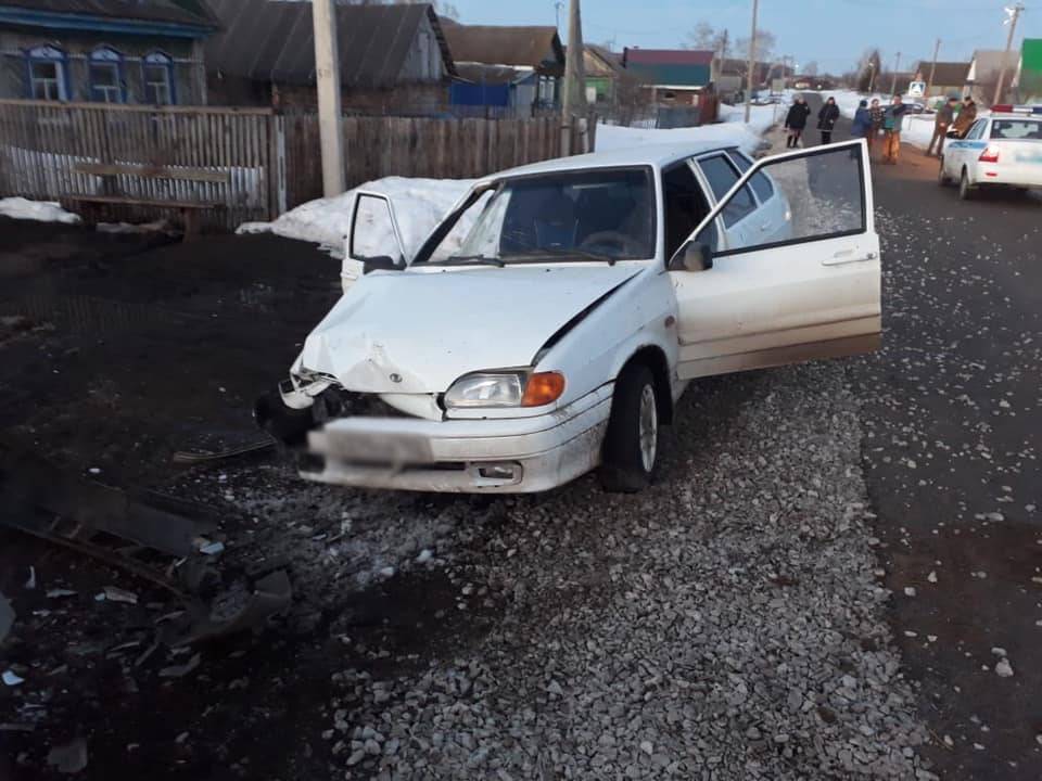 В Башкирии водитель сбил насмерть человека и врезался в машину