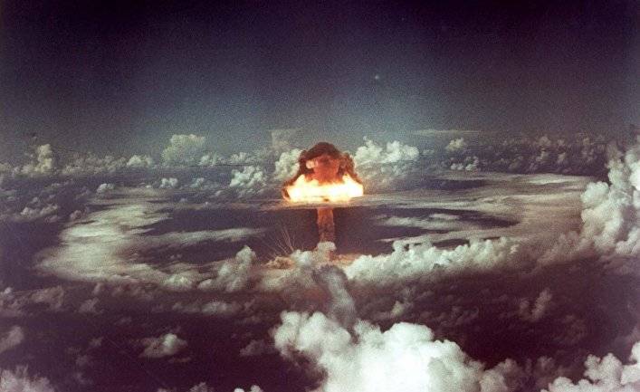Сначала ядерные бомбы, а телефонный звонок потом: официальная политика России в области ядерного оружия (Forbes, США)
