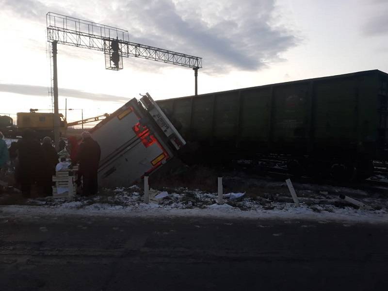 В Башкирии поезд столкнулся с грузовиком