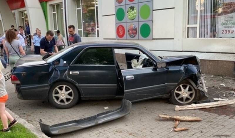 Воронежский полицейский сбил трех человек на тротуаре