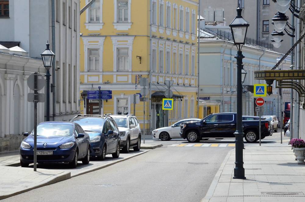 Более 400 новых парковочных мест появится в Москве летом
