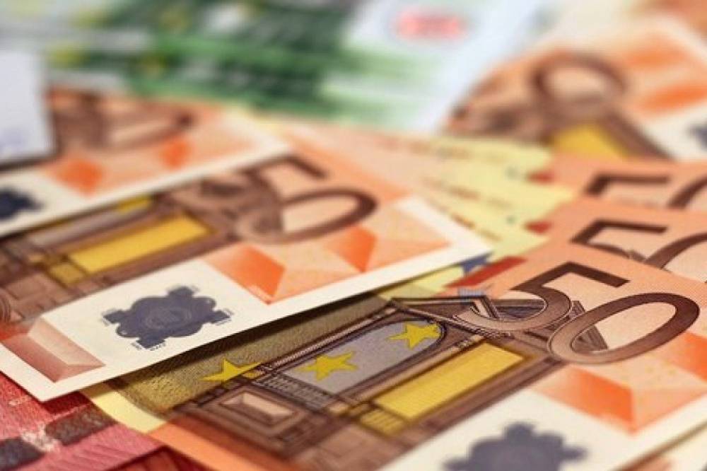 Евро после многодневного роста сдал позиции: Курсы валют от НБУ