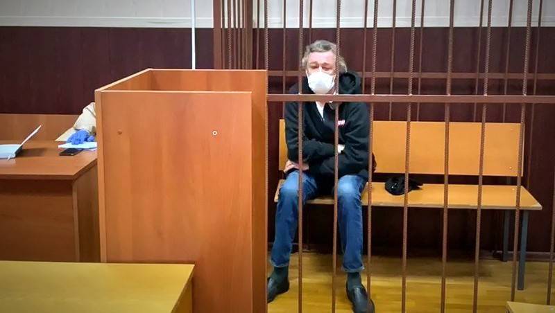 Без интернета и общения со СМИ: условия домашнего ареста Ефремова