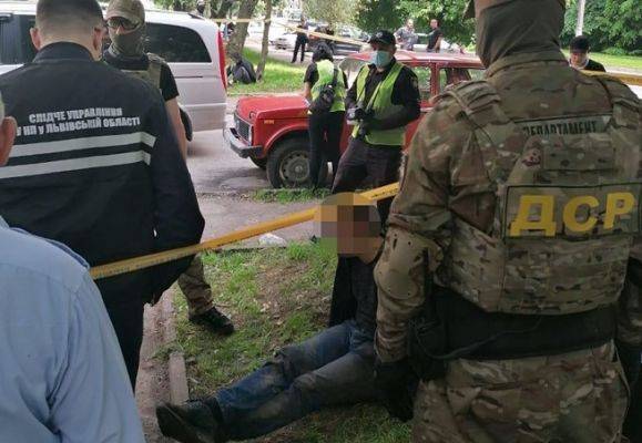 Во Львове полиция со стрельбой задержала банду грабителей