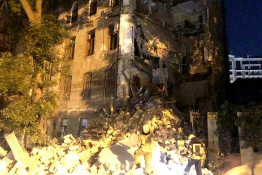 В Одессе снова обрушился жилой дом: Из-под завалов вывели 25 человек