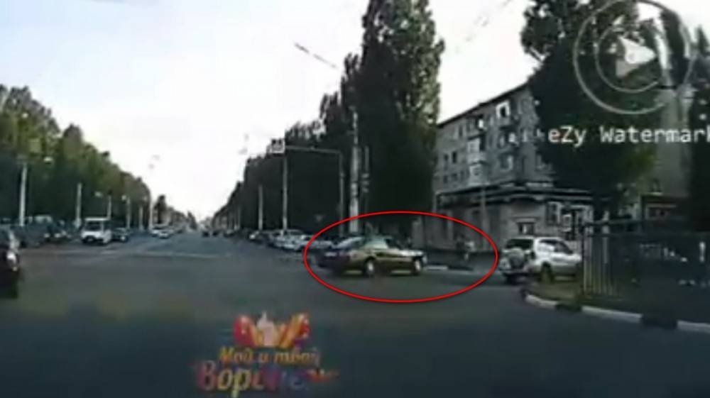 Появилось видео момента смертельного ДТП с полицейским в Воронеже