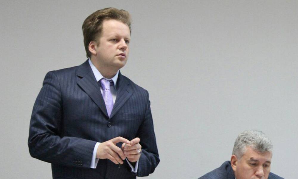 В Петрозаводске адвоката выгнали из суда за то, что он снял маску