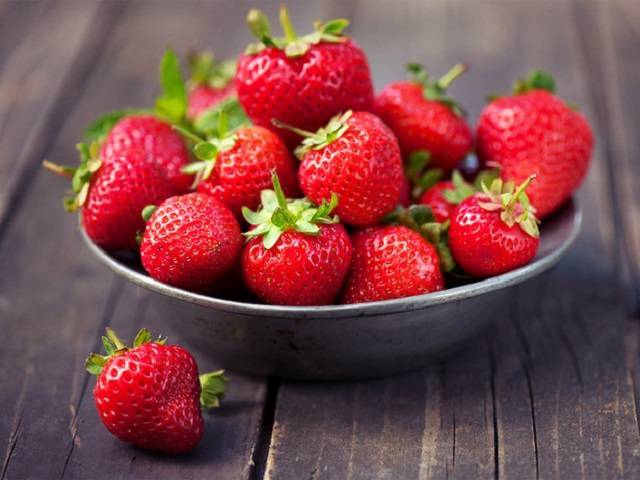 Опасные ягоды: российский врач рассказала, какую клубнику лучше не покупать