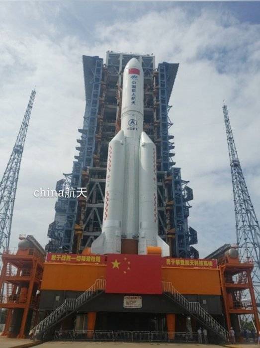 Новый космический корабль Китая успешно возвращается на Землю