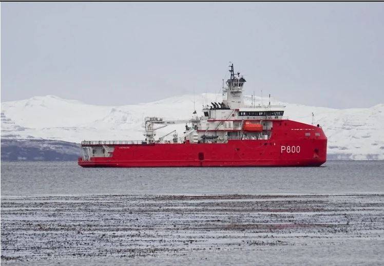 Президент США планирует создать полярный флот ледоколов