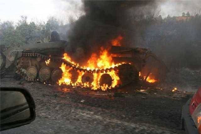 В “ДНР” боевики успешно ликвидировали свой танк, экипаж погиб: фото