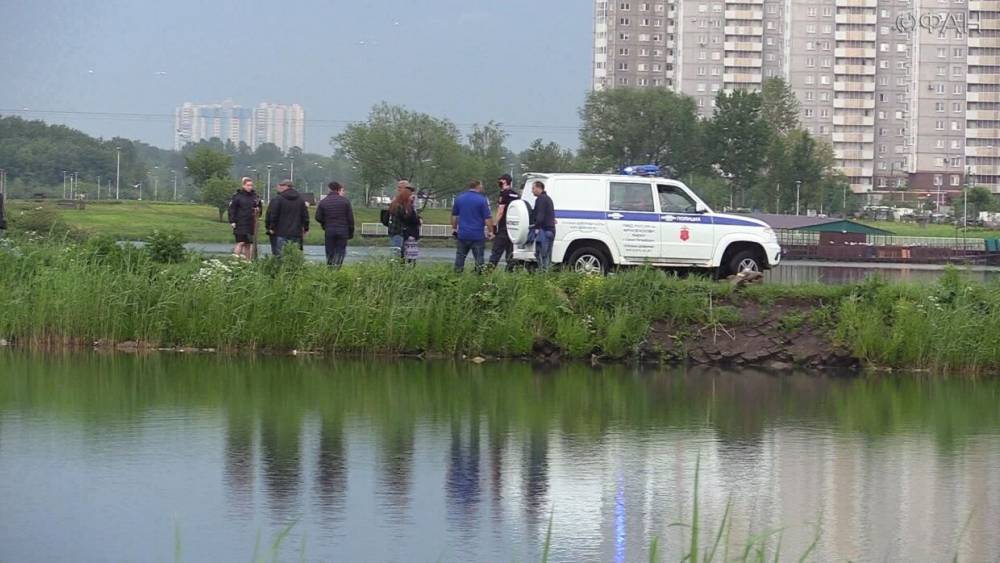 Тело утонувшего пятиклассника подняли из воды в Петербурге.