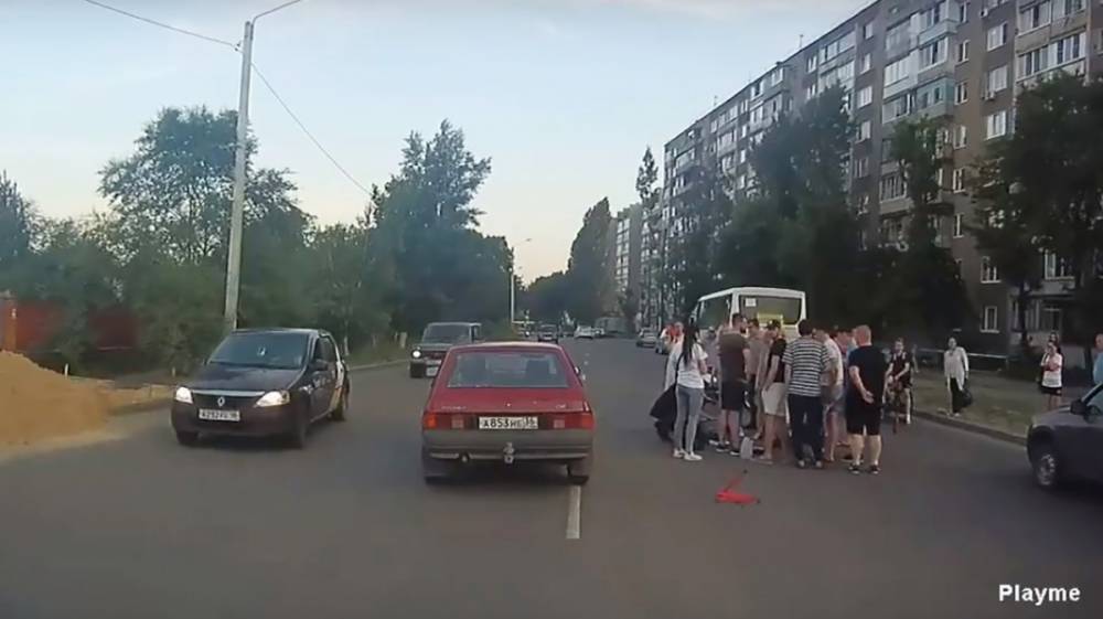 В Воронеже скутерист попал под колёса пассажирского автобуса