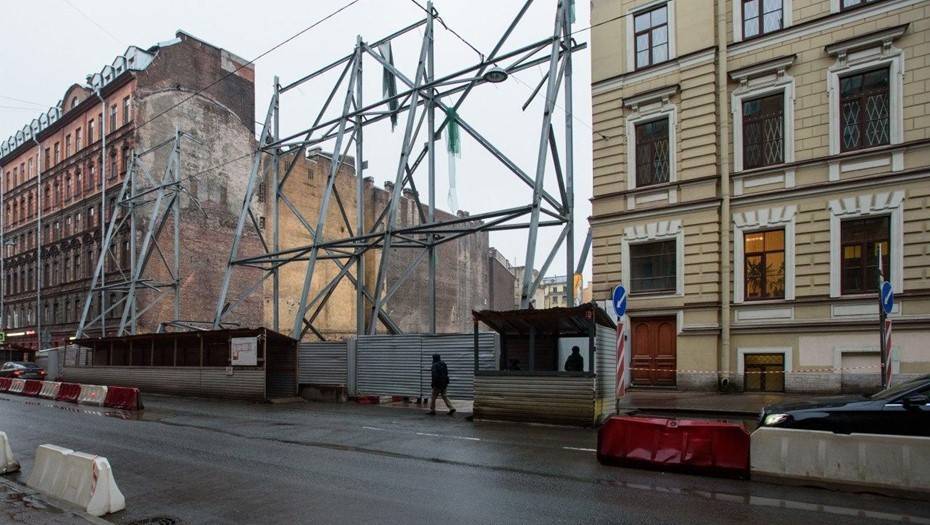 Обрушение стены здания "Нево–Табак" изучит следователь по особо важным делам СК