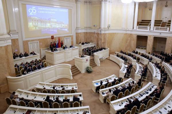 Петербургский парламент окончательно принял антикризисный бюджет города