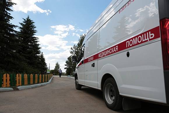 В Челябинске пьяная компания напала на карету скорой помощи, приехавшую к ребенку