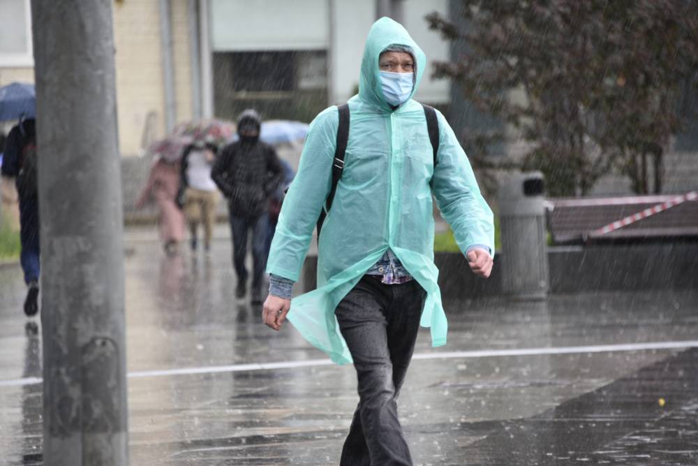 Гроза, град и шквалистый ветер ожидают москвичей в День России