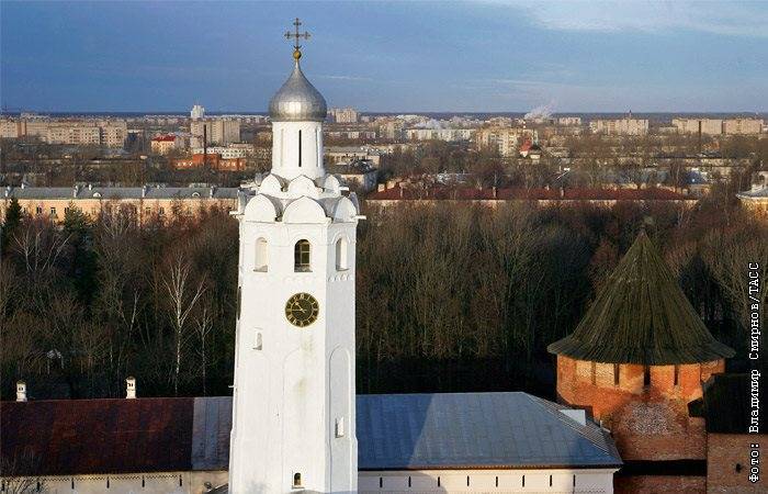 Удар молнии вывел из строя куранты на часовой башне новгородского кремля