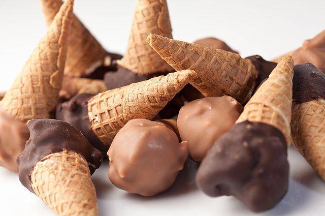 Диетолог предупредил об опасности поедания мороженого в жару
