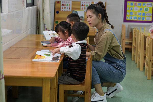Китай отправит в бедные районы более 20 тысяч учителей