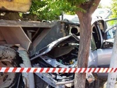 В Армении легковая машина протаранила подъемный кран: Водитель погиб на месте
