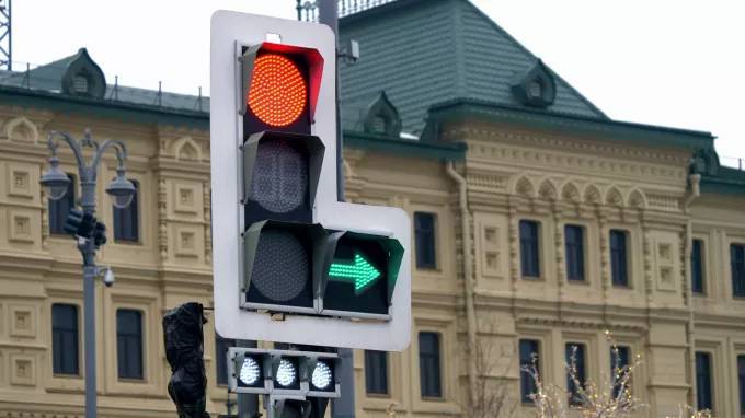 В Петербурге установят новые светофоры на 28 адресах