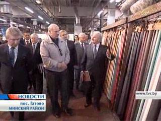 Александр Лукашенко посетил кожевенный завод в Гатово