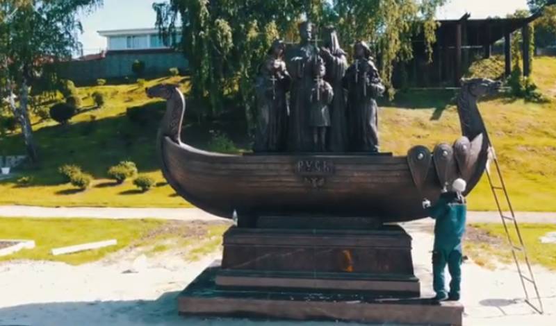 В Тюмени установлен памятник семье Николая II