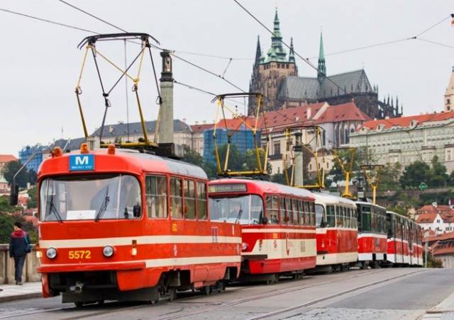 Прага планирует перевозить мусор на трамваях