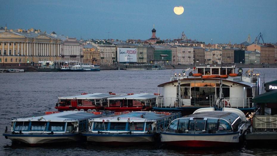 В Петербурге готовятся открыть навигацию по рекам и каналам