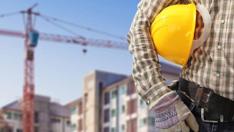 В Уфе сокращаются зарплаты строителей, но спрос на специалистов растет