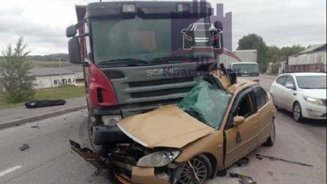 В ДТП с грузовиком в Красноярске погиб водитель