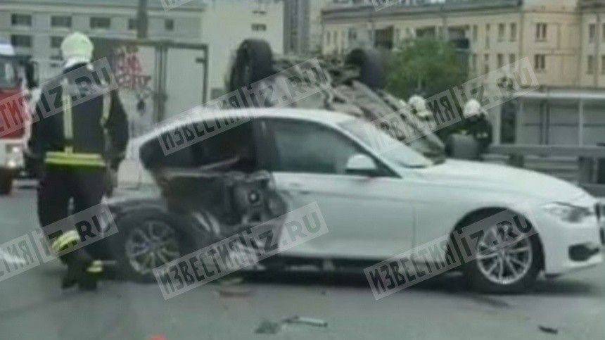 Машины всмятку: видео с места массового ДТП на Звенигородском шоссе в Москве