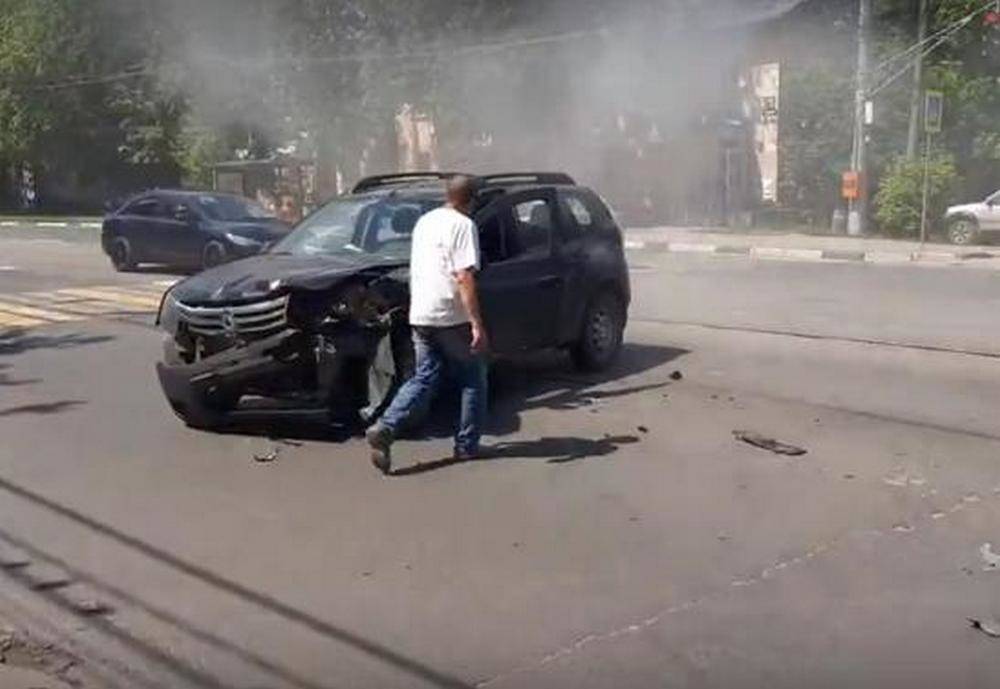 Стали известны обстоятельства столкновения двух легковушек и автобуса на улице Бекетова в Нижнем Новгороде