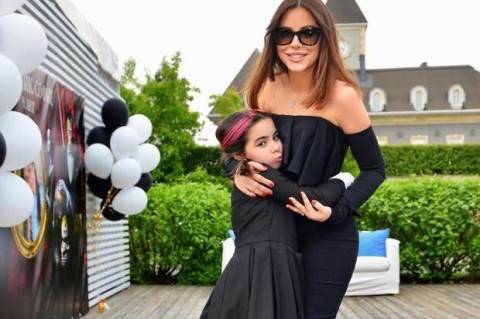 Украинская певица Ани Лорак отпраздновала в России день рождения своей дочери вместе с молодым любовником