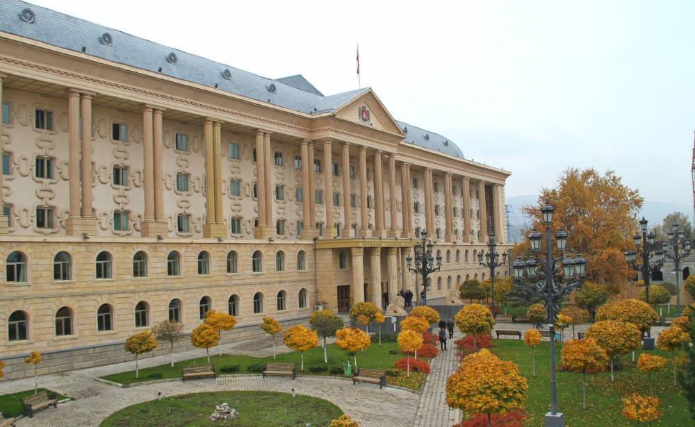 Тбилисский суд отправил в тюрьму на 15 и 17 лет продавцов наркотиков в интернете