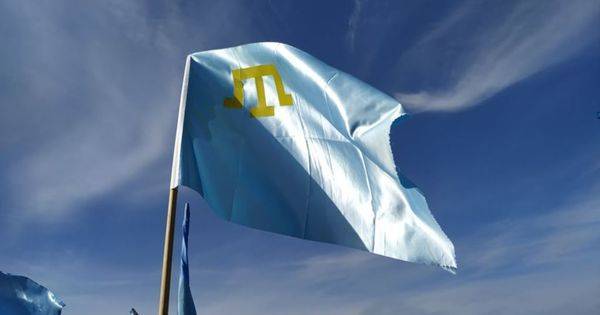 На флагштоках у зданий облцентров Украины предложили поднять крымскотатарские флаги