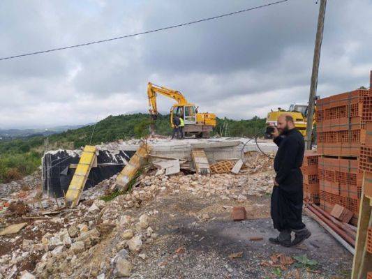Власти Черногории распорядились снести объект православного монастыря
