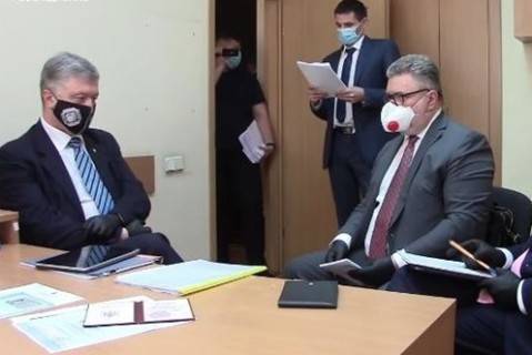 Опубликовано видео, как ГБР вручало подозрение Порошенко