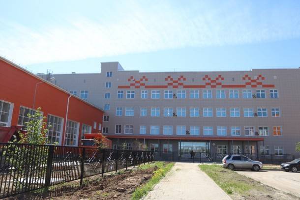 В новой школе в сыктывкарской Орбите провели генеральную уборку