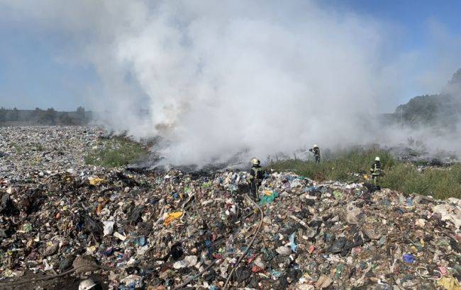 На Луганщине горела свалка мусора (фото)