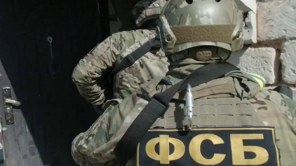 Сотрудники ФСБ задержали пятерых граждан России, которые планировали теракт в Симферополе