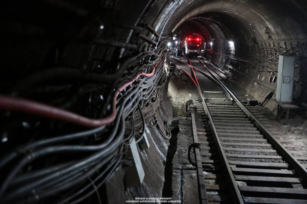 Тбилисское метро еще три месяца будет закрываться на час раньше