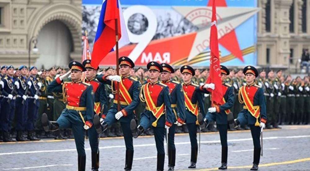 Нет желания разделить праздник: Зеленского не пригласили на парад в Москве
